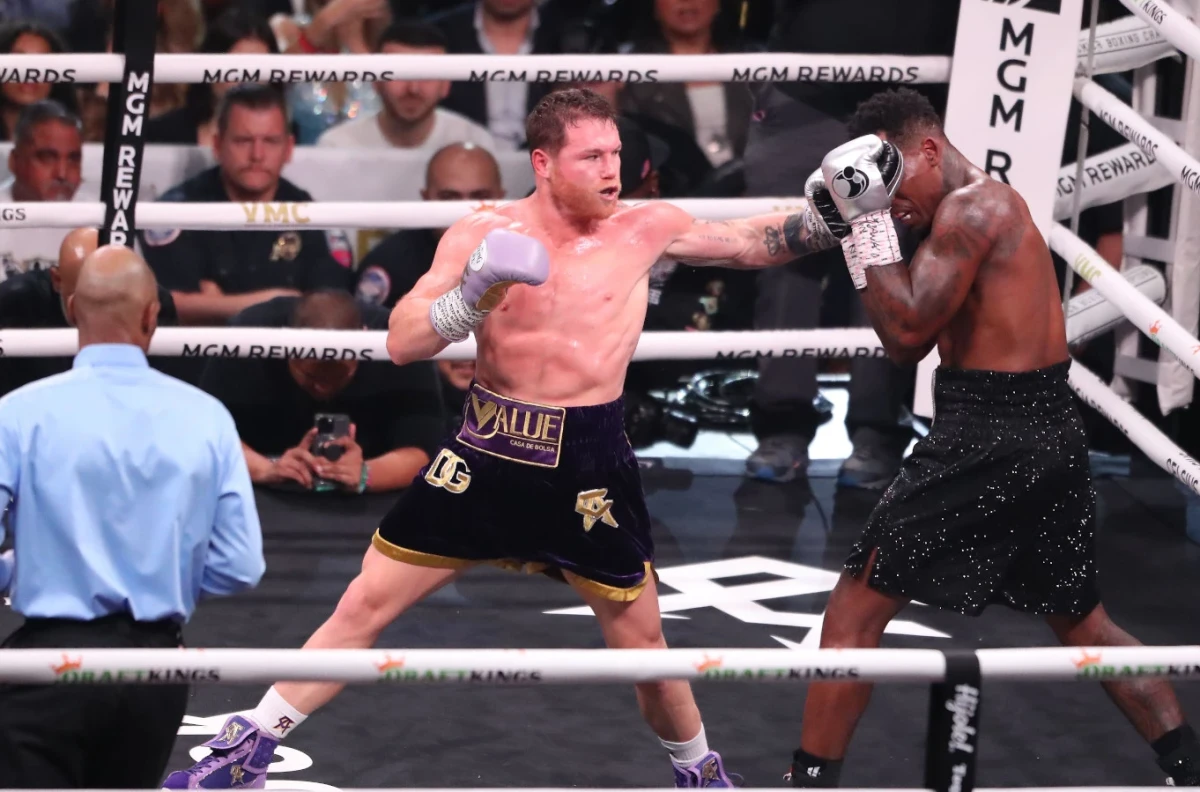 Canelo Alvarez Dominates Jermell Charlo To Win Unanimous Decision In