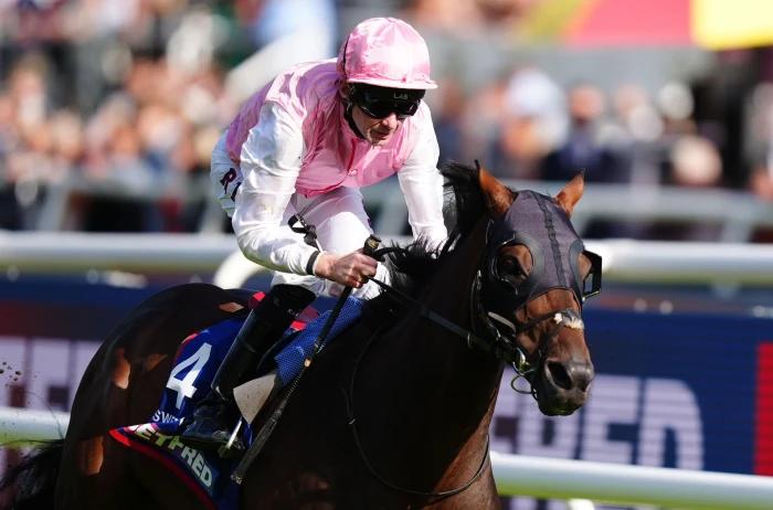 Sweet William ridden by Robert Havlin on their way to winning the Doncaster Cup