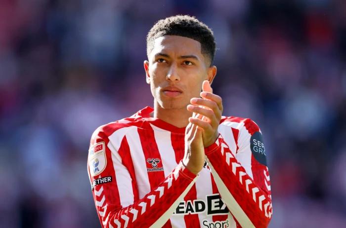 Sunderland's Jobe Bellingham applauds the fans after the Sky Bet Championship match at the Stadium of Light, Sunderland