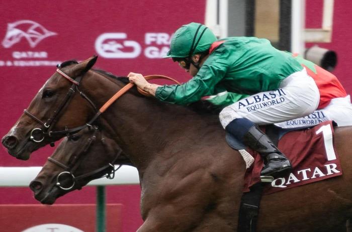 Vertical Blue winning the Marcel Boussac at Paris