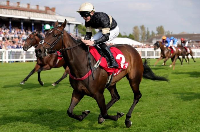 Alfa Kellenic and William Pyle win the Ayr Silver Cup Handicap