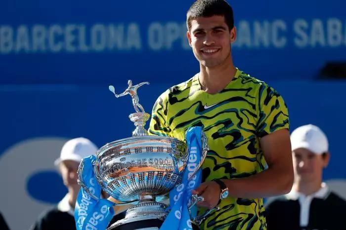 Carlos Alcaraz, of Spain, poses with the trophy