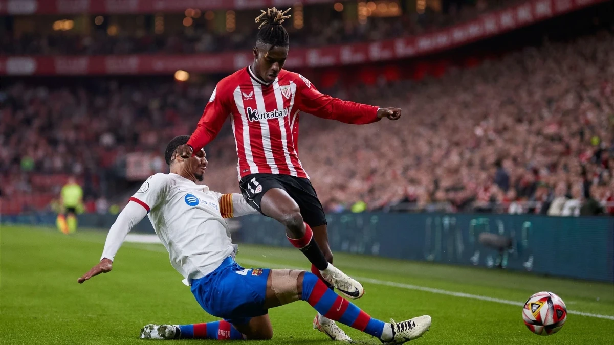 Ronald Araujo of FC Barcelona and Nico Williams of Athletic Club