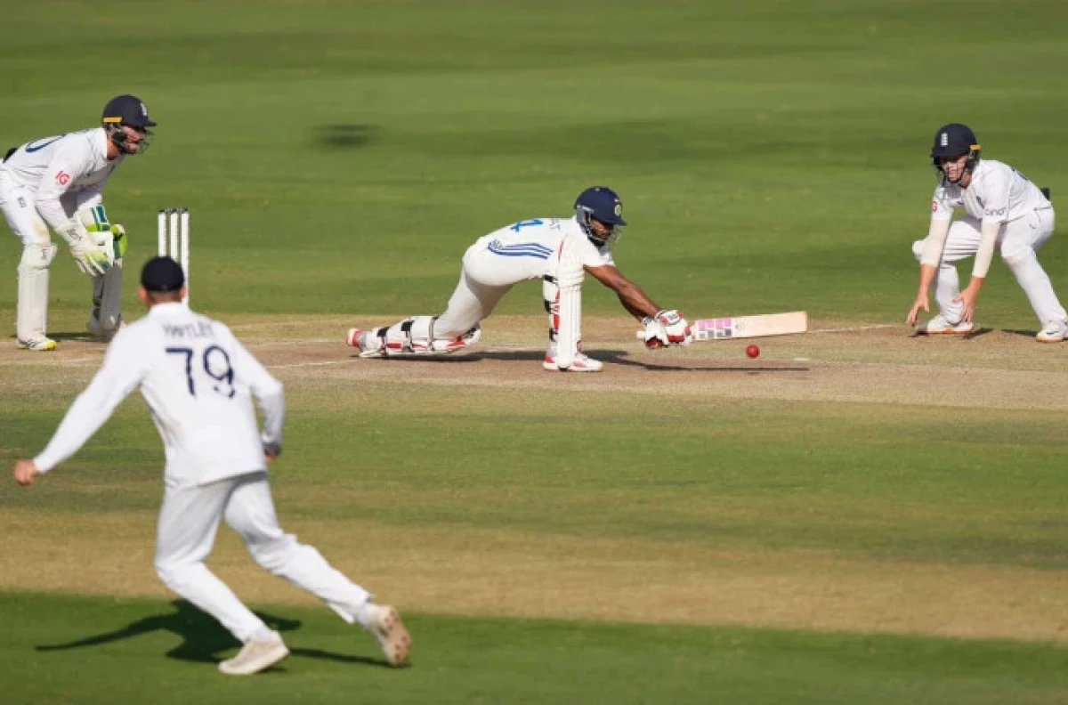 India's Srikar Bharat plays a shot on the fourth day of the first cricket test match between England and India in Hyderabad - Jan 2024