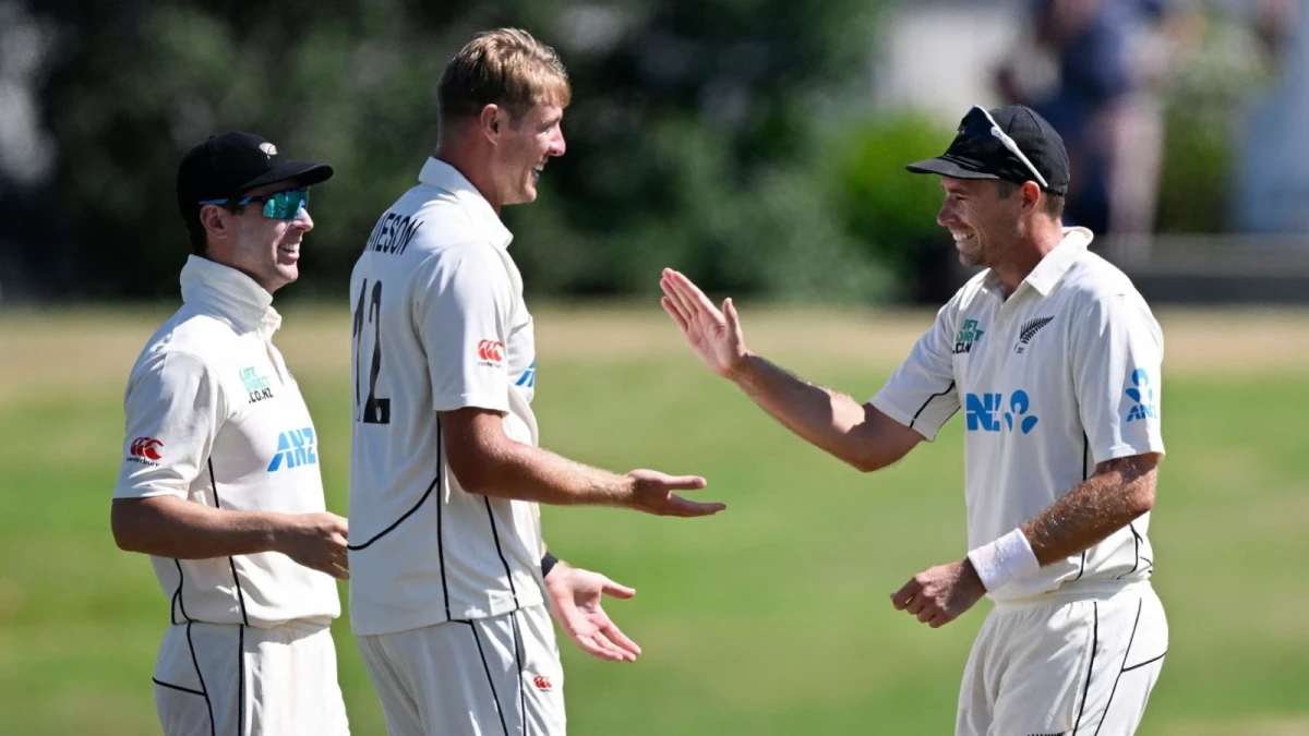 New Zealand's Kyle Jamieson, centre, is congratulated by teammate's Matt Henry, and Tim Southee, right, following the wicket of South Africa's David Bedingham on day four of the first cricket