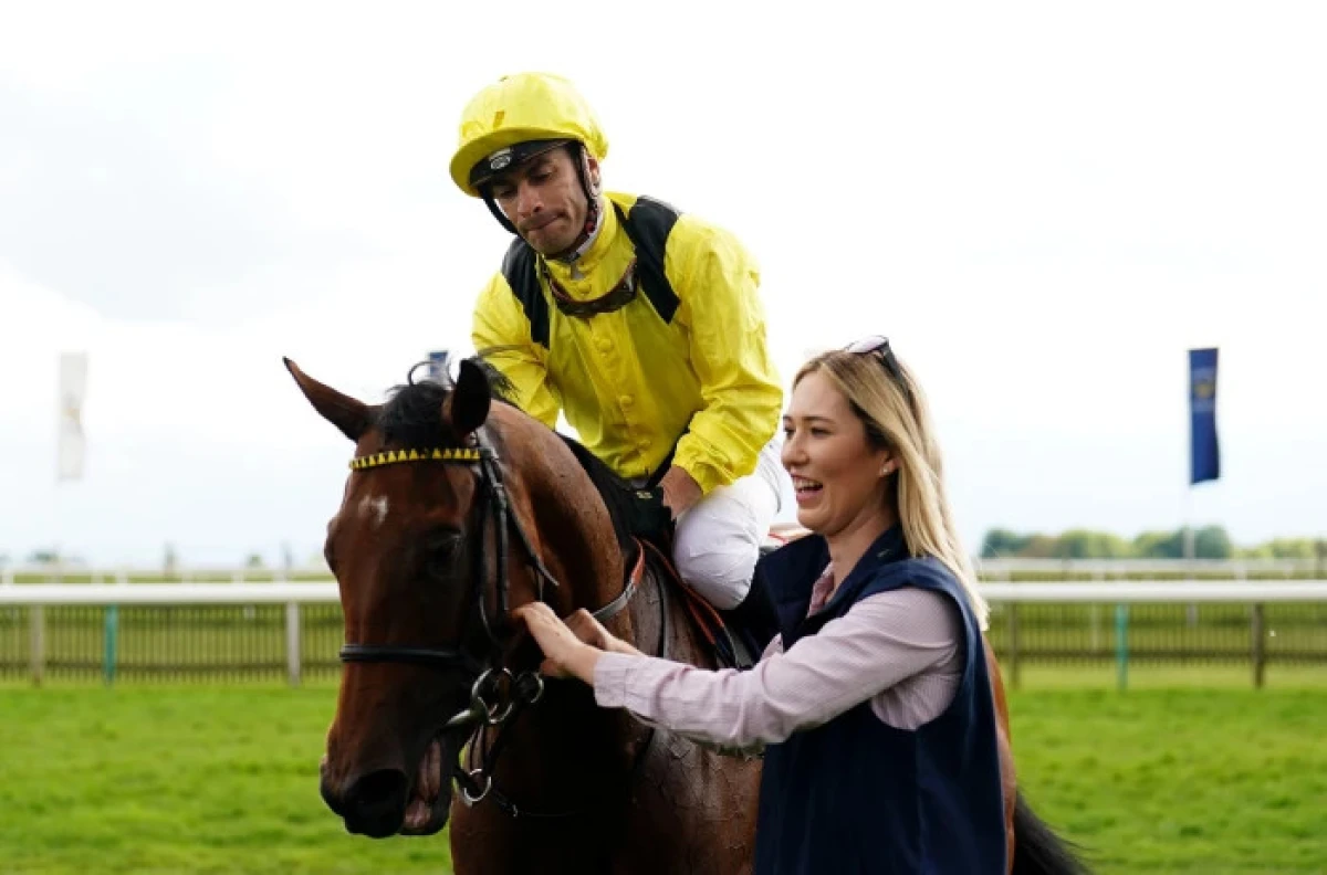 Silvestre De Sousa celebrates with Elmalka after winning the 1000 Guineas