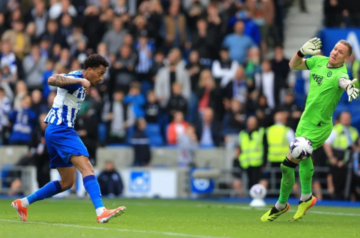 Brighton's Joao Pedro heads past Aston Villa's Robin Olsen