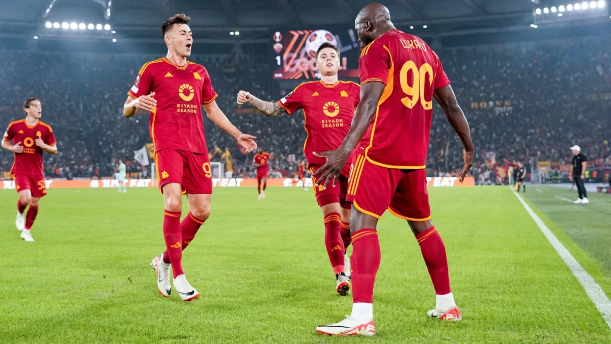 Romelu Lukaku celebrates