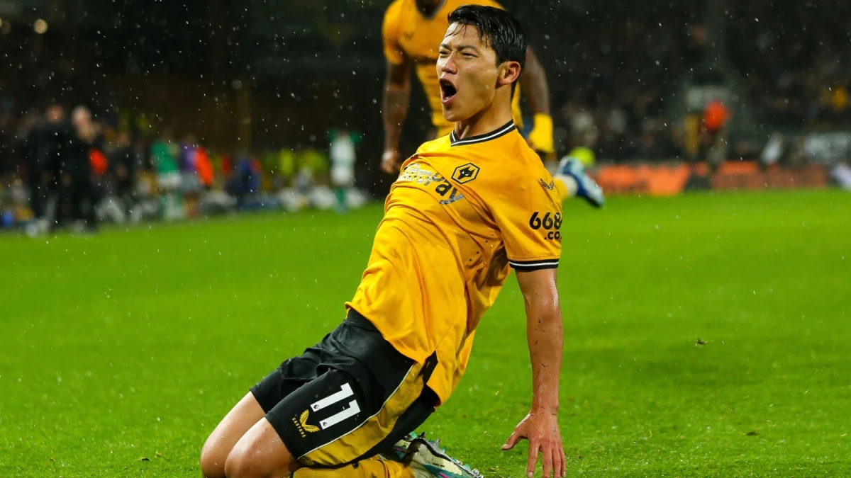 Hwang Hee Chan celebrates