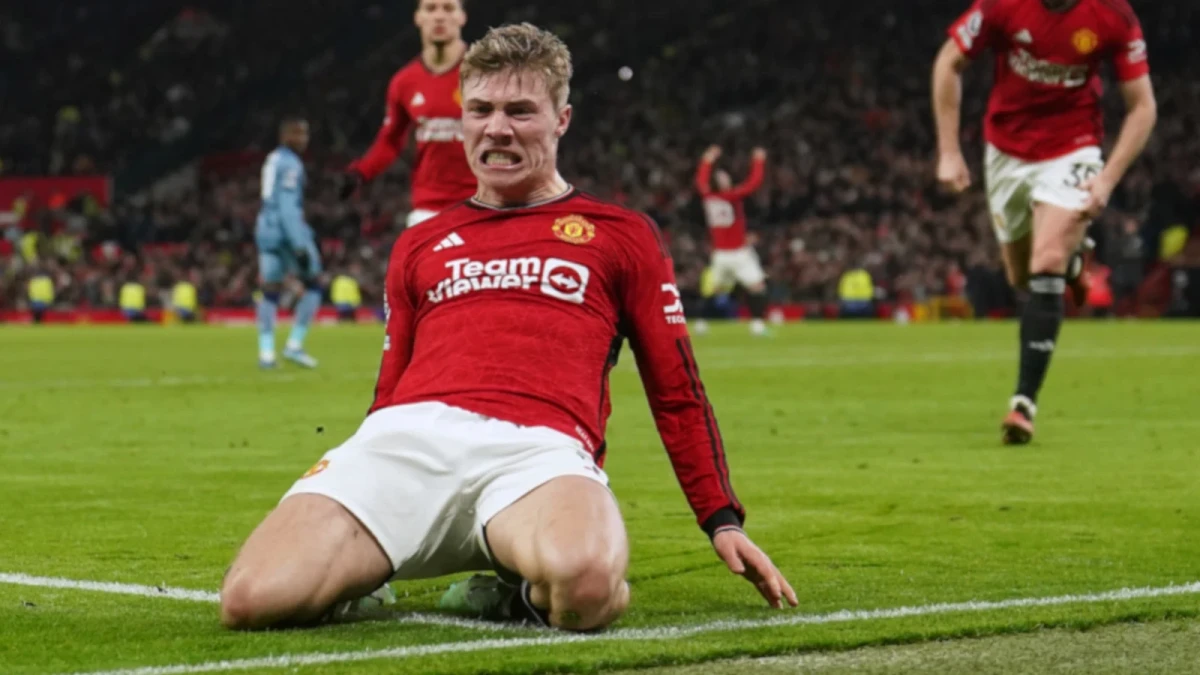 Rasmus Hojlund slide celebration