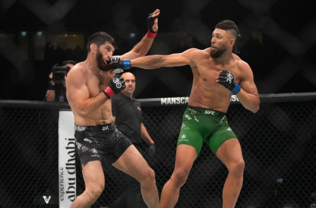 Magomed Ankalaev battles Johnny Walker