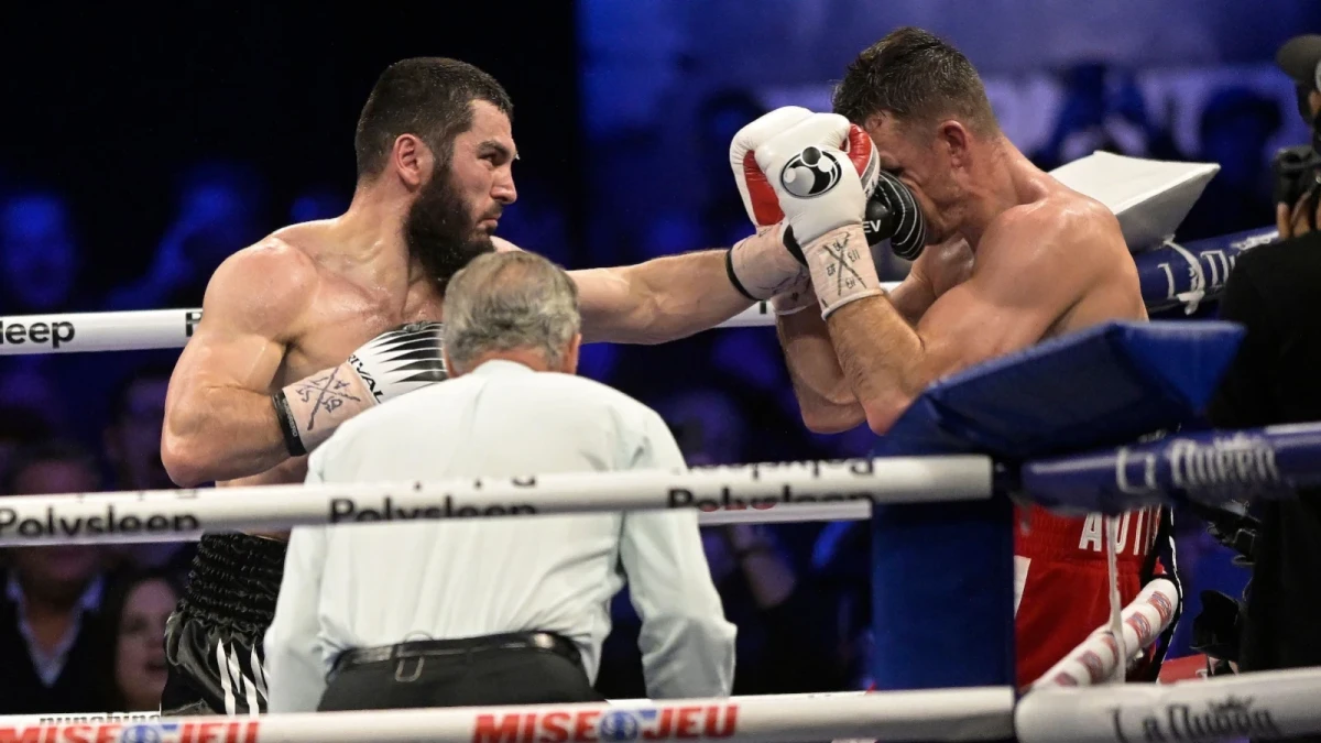 Artur Beterbiev and Callum Smith