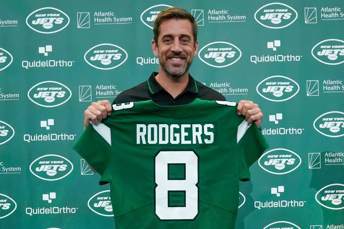 Aaron Rodgers unveiled by New York Jets
