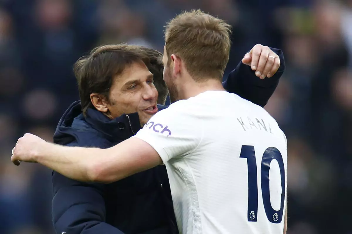 Antonio Conte and Harry Kane of Tottenham April 2022