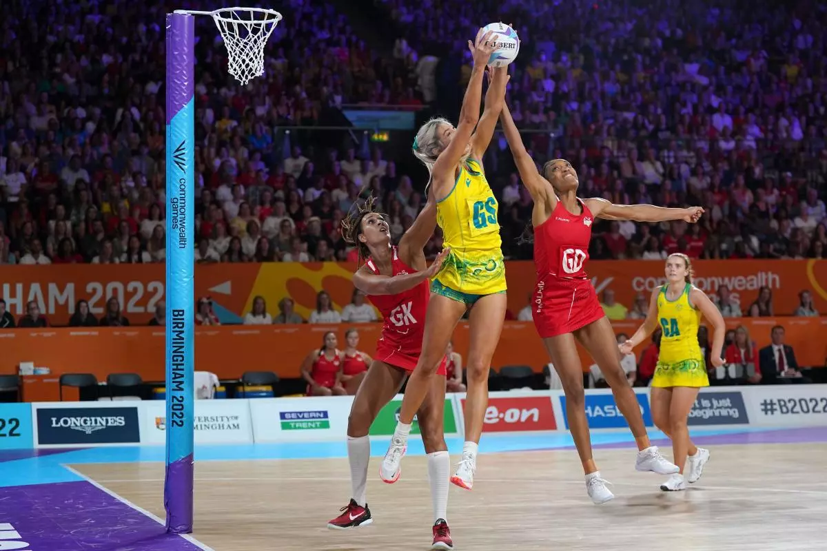 Australia's Gretel Bueta (centre) and England's Layla Guscoth