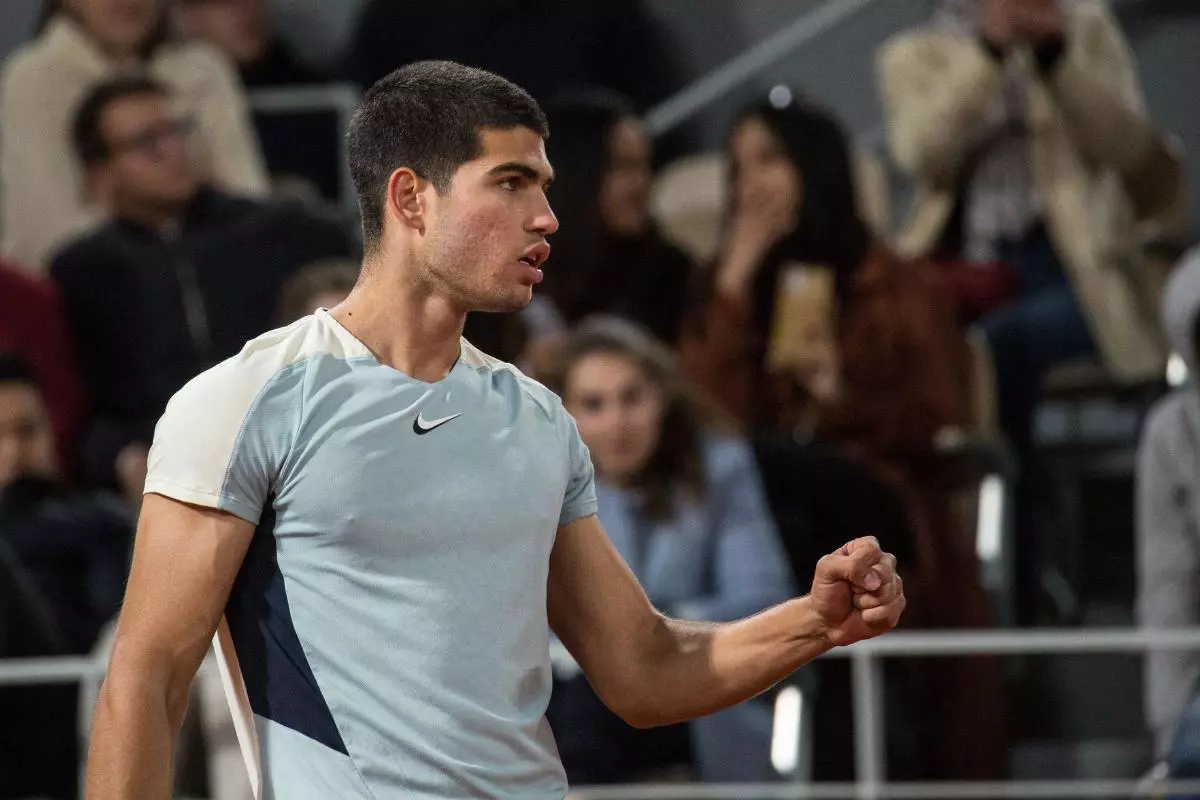 Carlos Alcaraz books his spot in the French Open quarter-finals