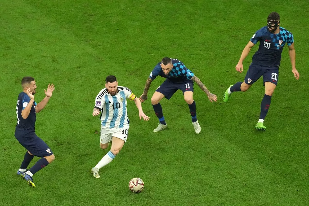 Croatia's Mateo Kovacic, Argentina's Lionel Messi, Croatia's Marcelo Brozovic and Josko Gvardiol (left-right) in action during the FIFA World Cup Semi-Final