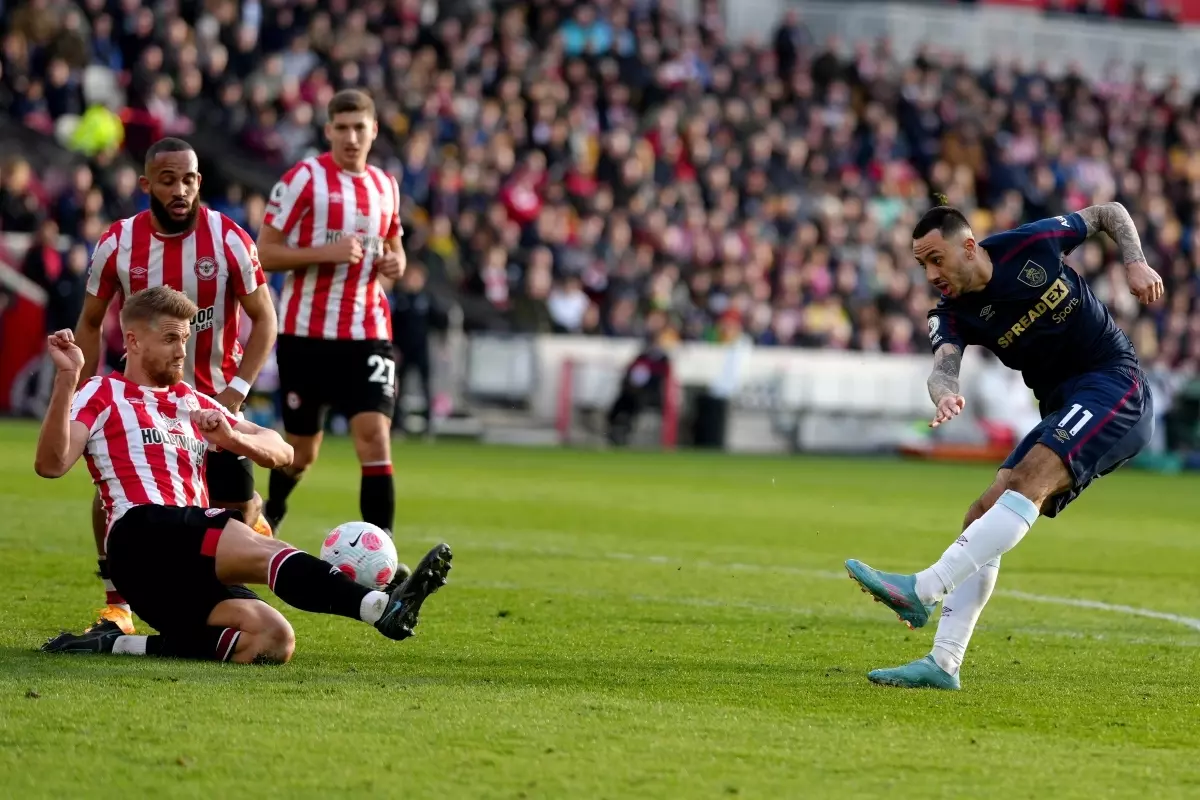 Dwight McNeil shot Burnley Mar22