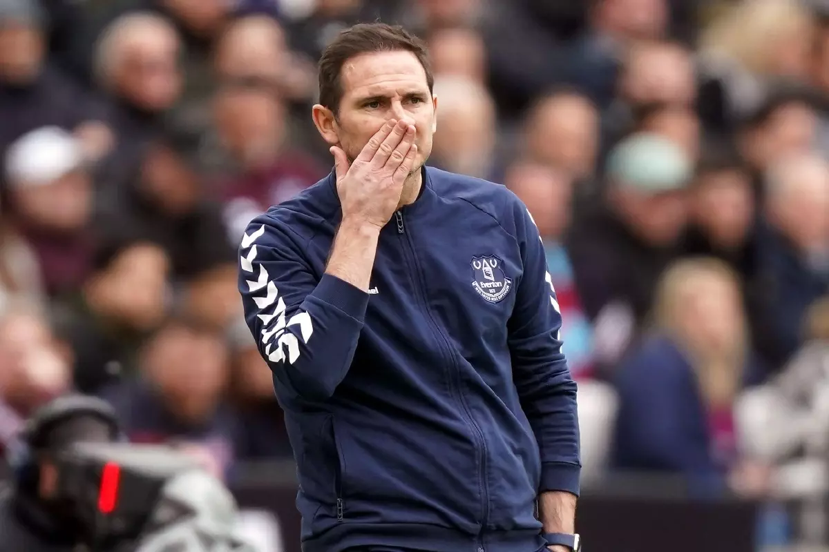 Everton manager Frank Lampard on the touchline during the Premier League match at the London Stadium, London