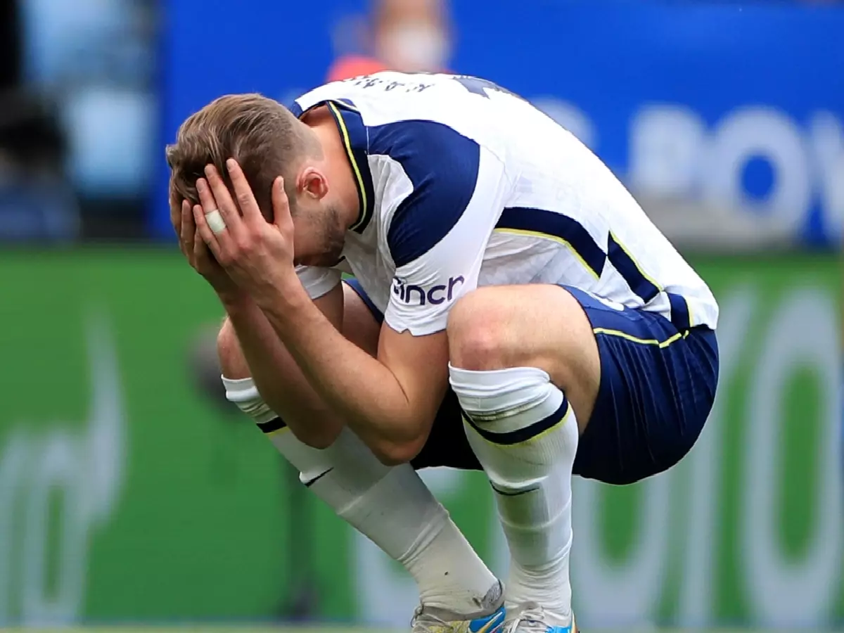Harry Kane crouches in disappointment, Tottenham Hotspur, Premier League, 2021