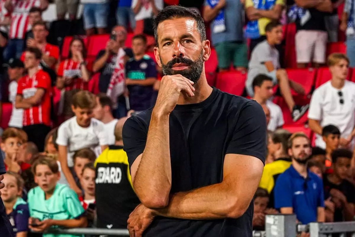 Head Coach Ruud van Nistelrooy of PSV Eindhoven