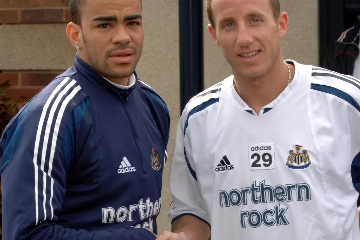 Kieron Bowyer Lee Dyer handshake Apr15