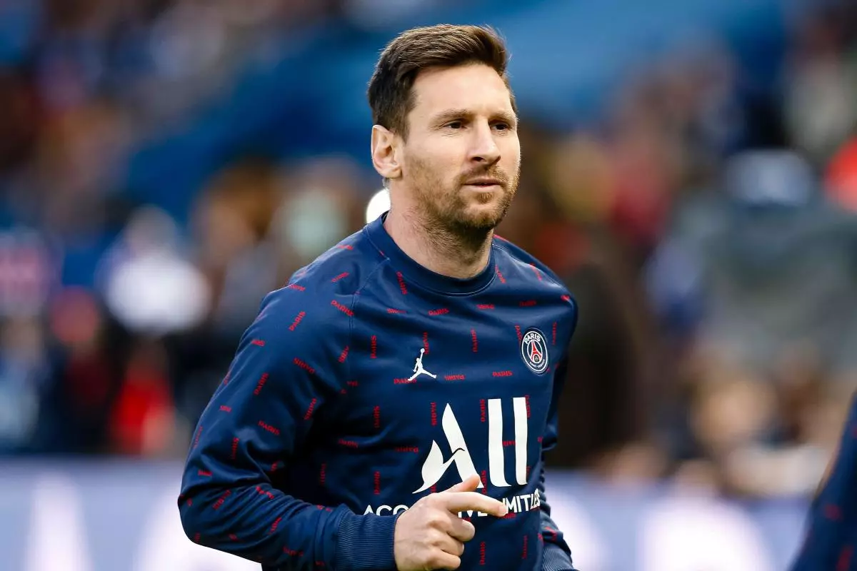 Lionel Messi of Paris Saint Germain warming up during the Ligue 1 Uber Eats match