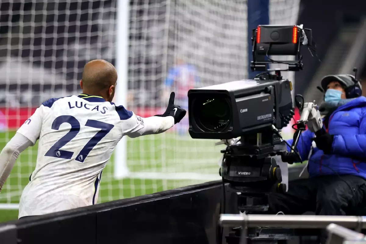 Lucas Moura Tottenham camera Mar21