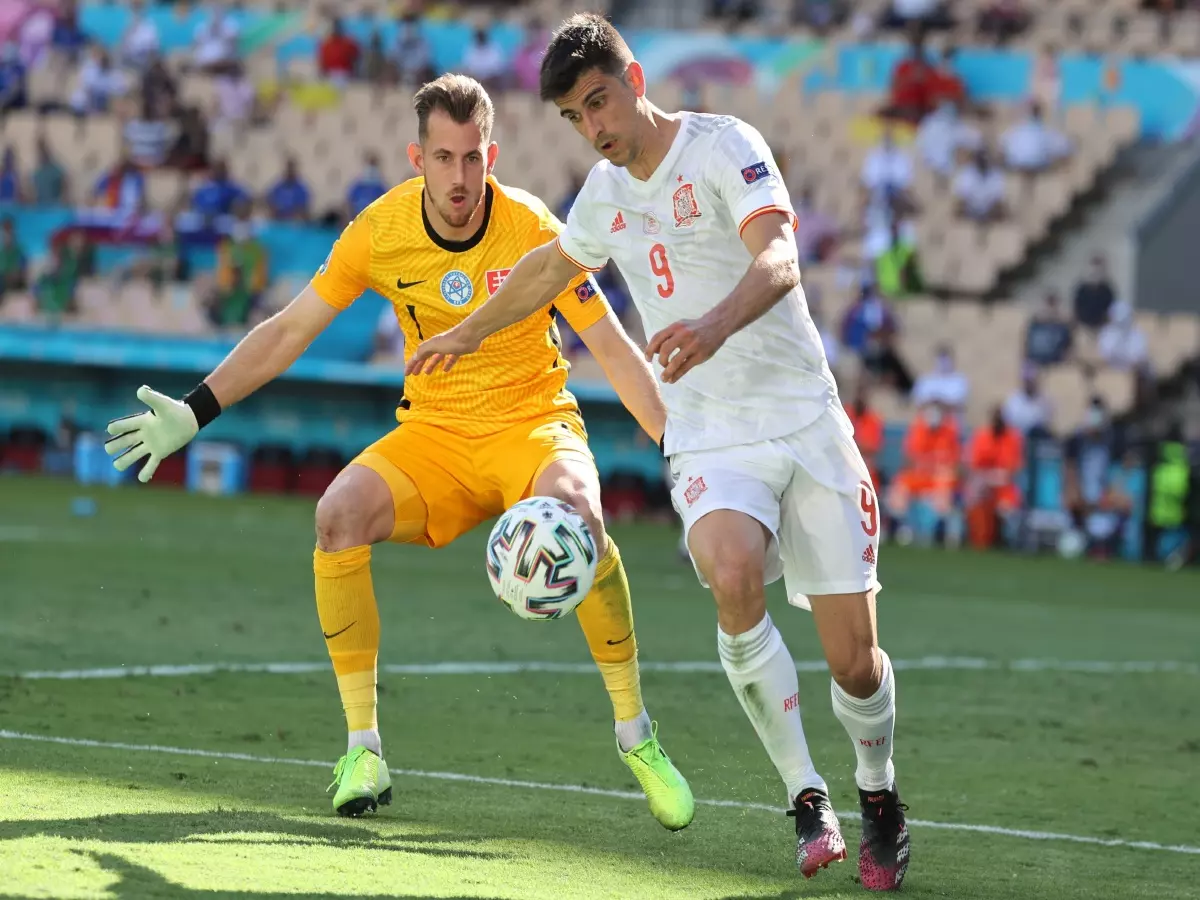 Slovakia's goalkeeper Martin Dubravka (L) in action against Spain's striker Gerard Moreno (R) during the UEFA EURO 2020 group E preliminary round soccer match between Slovakia and Spain held