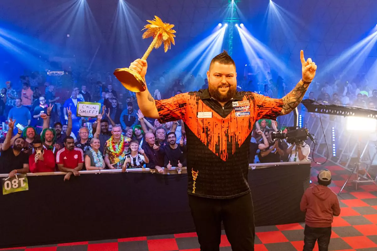Michael Smith with the trophy. Photo Credit: Bahrain International Circuit