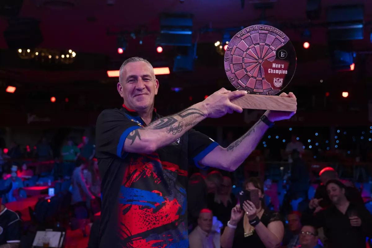 Neil Duff won 6-5 to clinch the Lakeside Championship