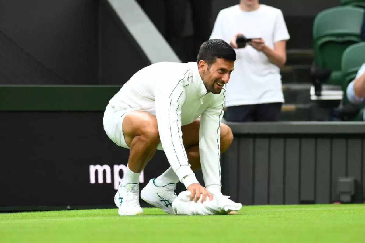 Novak Djokovic funny moment at Wimbledon - Jul 2023