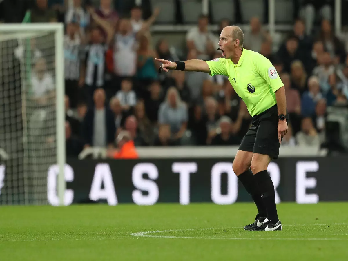 Mike Dean, penalty, referee, Newcastle United, Leeds United