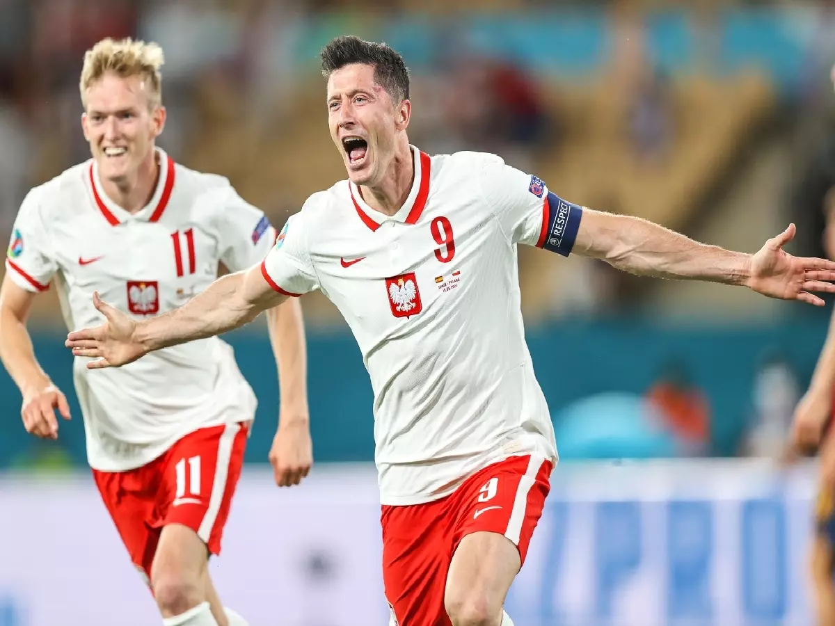Robert Lewandowski Poland v Spain Jun21