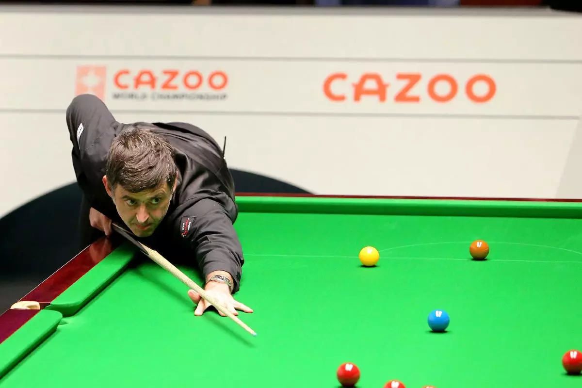 Ronnie O'Sullivan in action verses Pang Junxu at the Snooker World Championship - April 2023