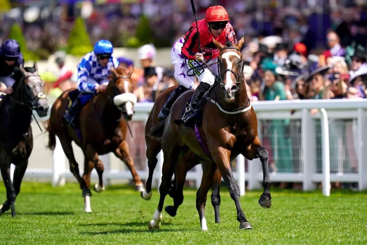 The Ridler ridden by jockey Paul Hanagan