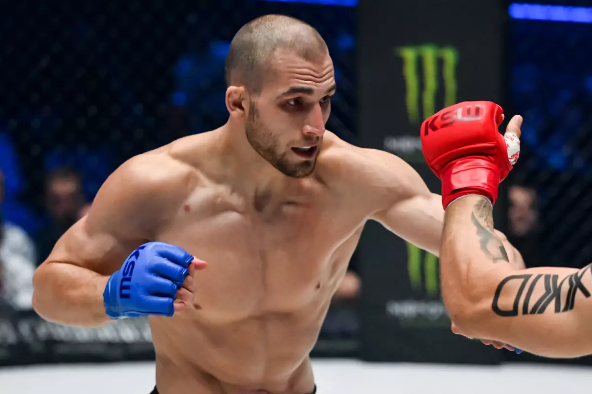 Tom Breese in action at KSW