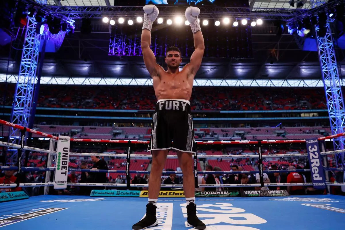 Tommy Fury celebrates after winning his fight - Feb 2023