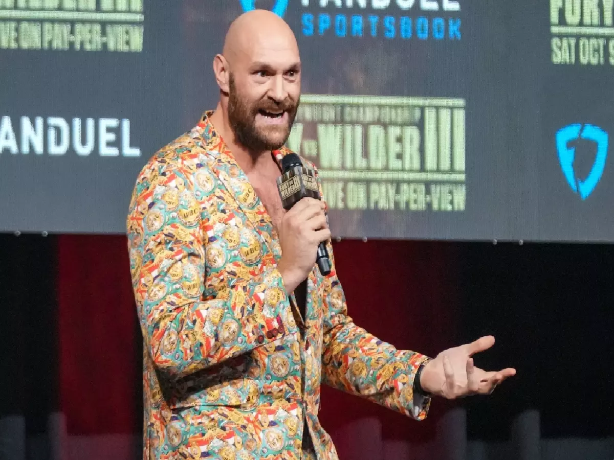 Tyson Fury suit presser Oct21