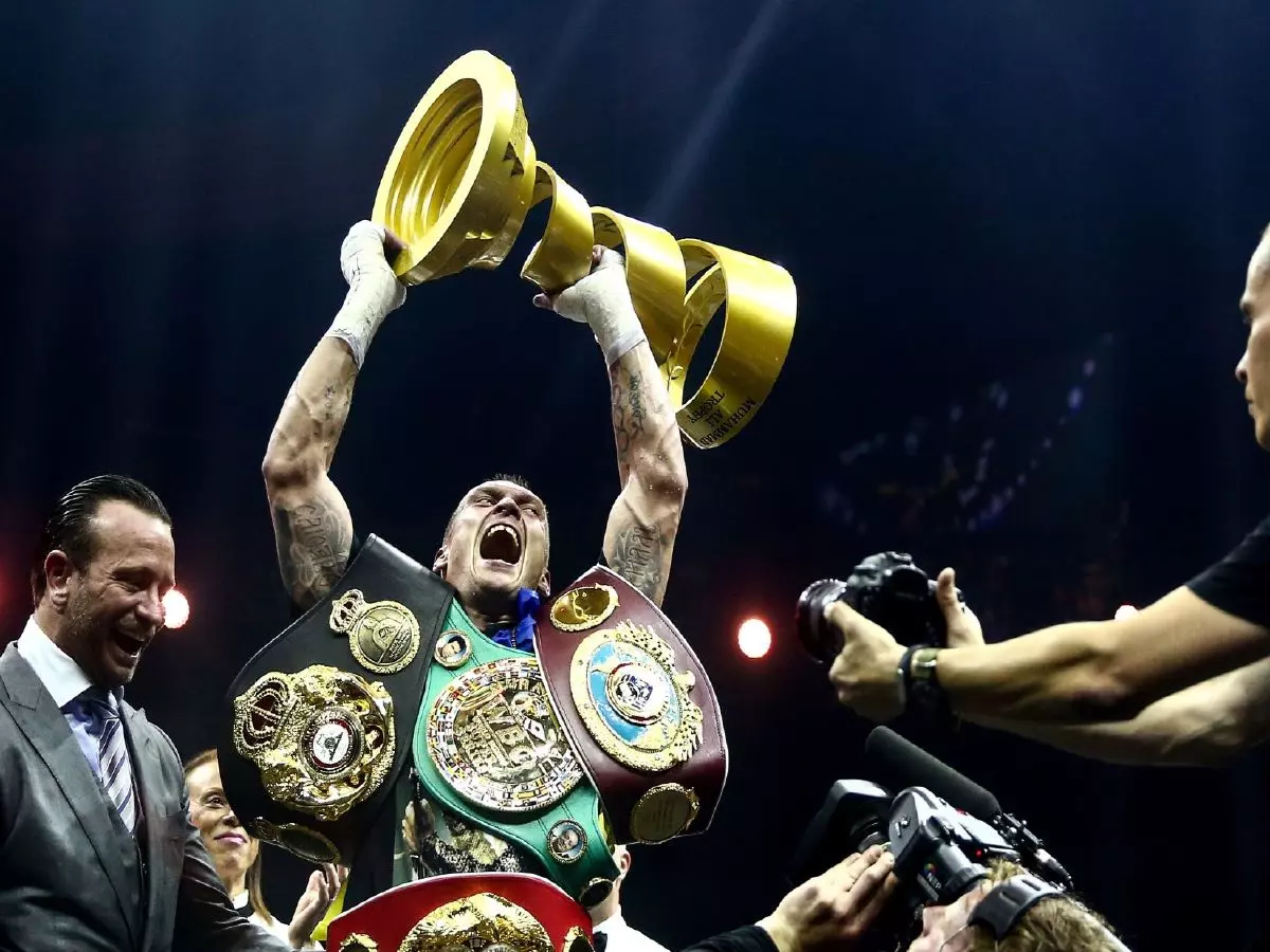 Usyk celebrates winning 2018's WBSS
