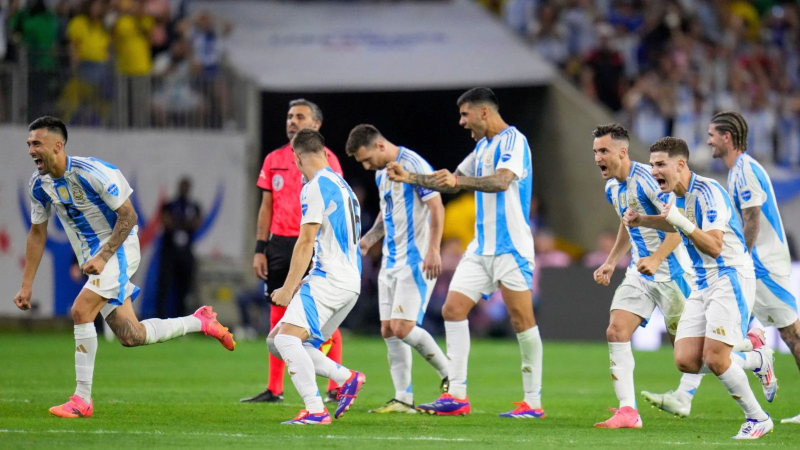 Argentine celebrate at Copa America