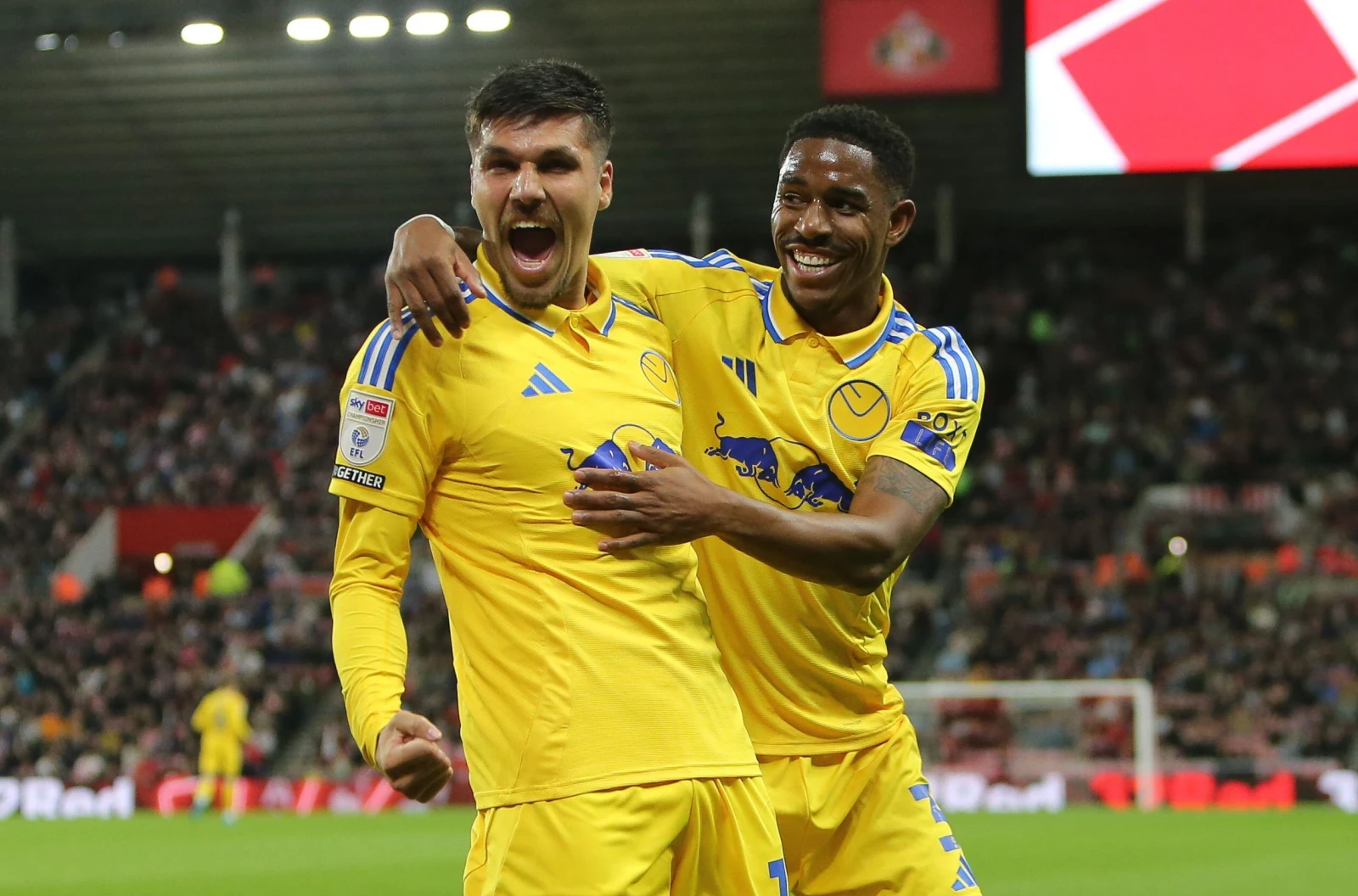 Leeds United's Joel Piroe