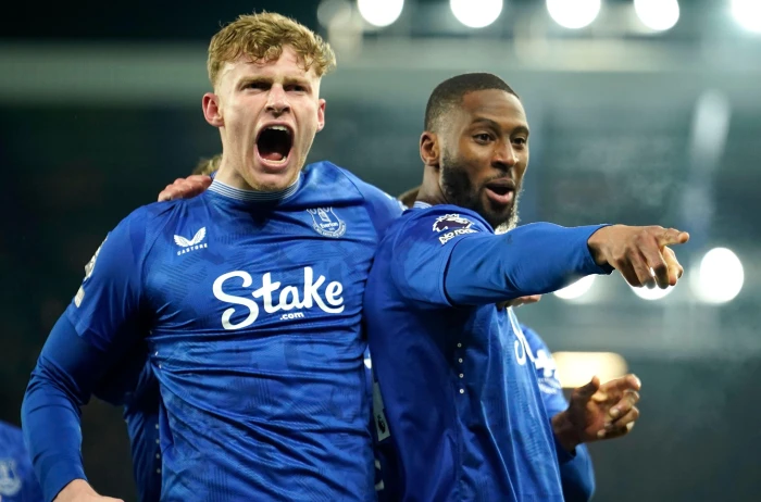 Everton's Beto celebrates with teammate.