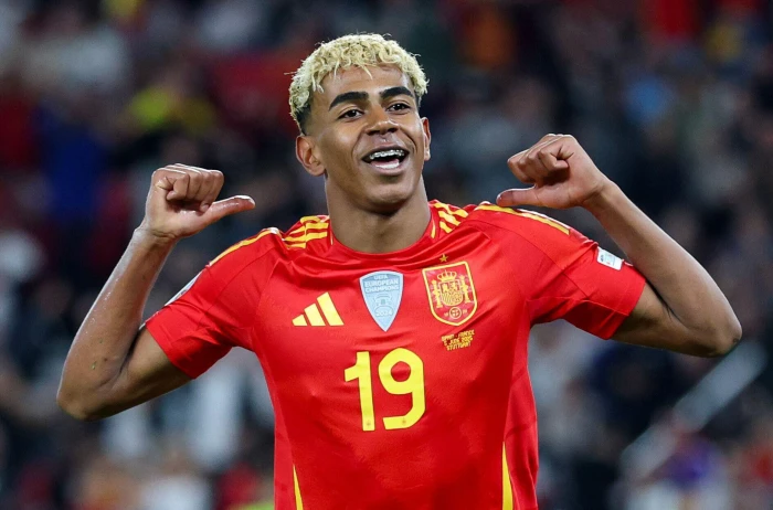 Lamine Yamal in action for Spain in a UEFA Nations League semi-final
