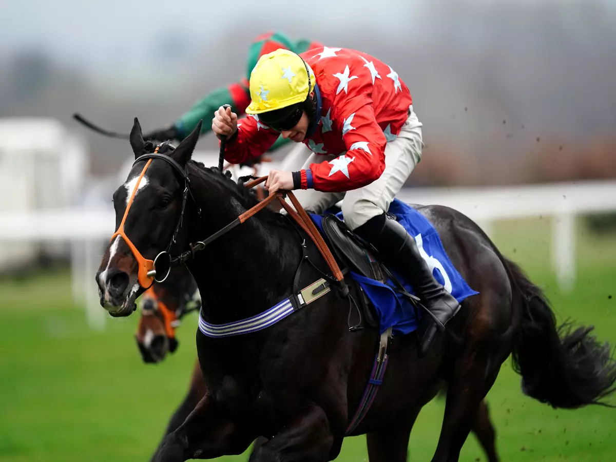 Khan knuckles down at Ludlow