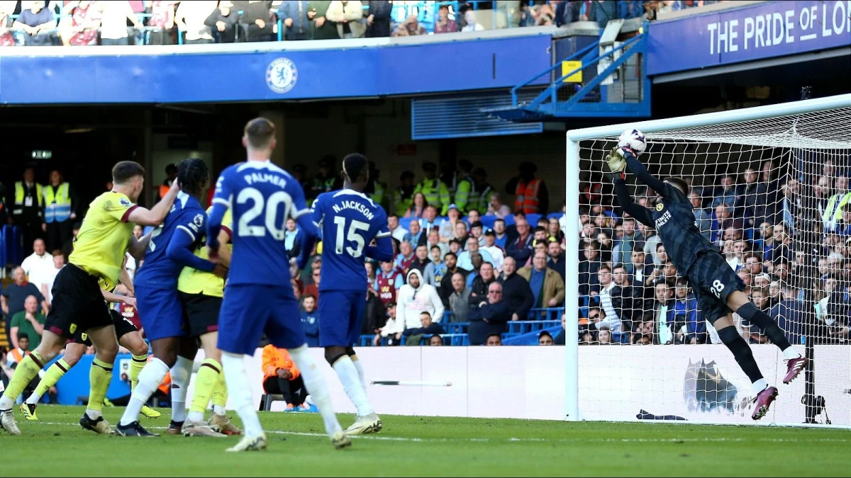 Ten-man Burnley stun Chelsea with late equalizer, extending Blues ...