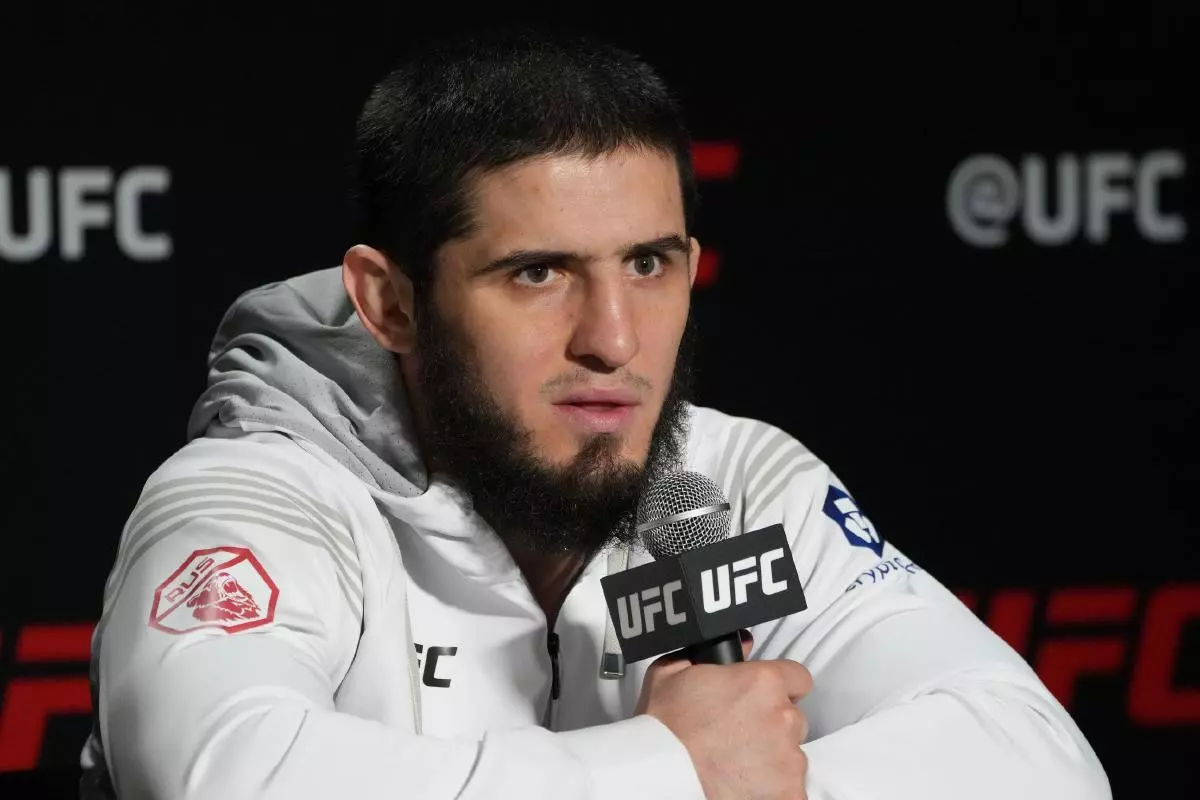 Ufc 280 Khabib Nurmagomedov Says Islam Makhachev Will Roll Over Charles Oliveira