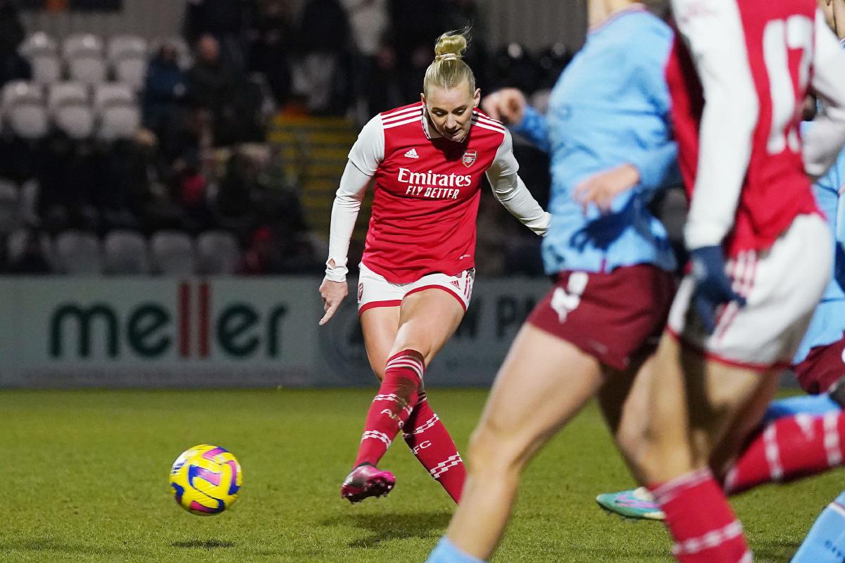 Women's Super League: Miedema's winner rescues Arsenal