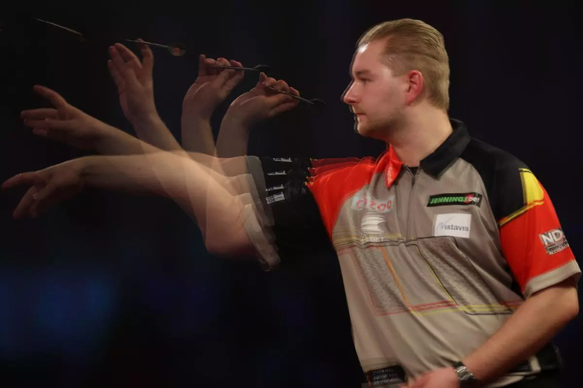 Dimitri Van den Bergh fends off challenge from ninedart Michael Smith