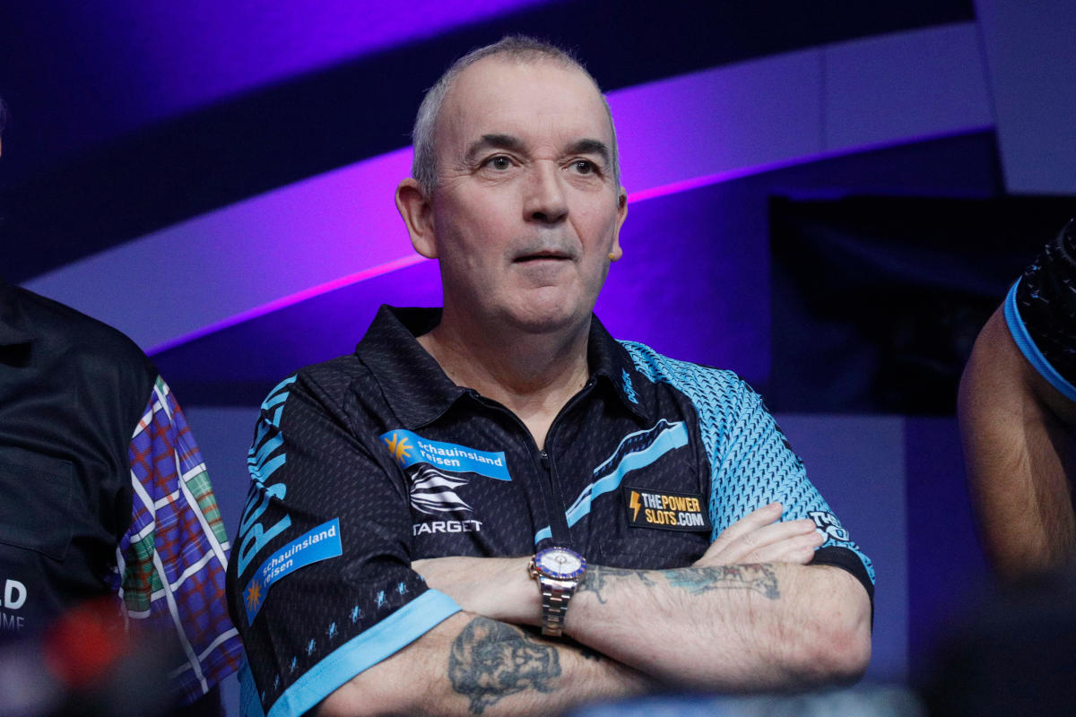 World Seniors Darts Masters news: Phil Taylor shows glimpse of old form with John whitewash |
